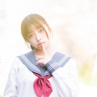 唇に指を当てておねだりする女子高生の写真