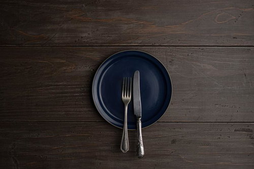 食事を終えたことを知らせるナイフとフォークの置き方（イギリス式）