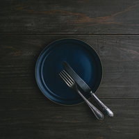 食事を終えたことを示すナイフとフォークの置き方（フランス式テーブルマナー）の写真