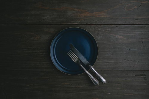 食事を終えたことを示すナイフとフォークの置き方（フランス式テーブルマナー）