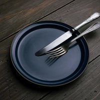 ナイフとフォークを三時の方向に置いて食事終わりを知らせるテーブルマナーの写真