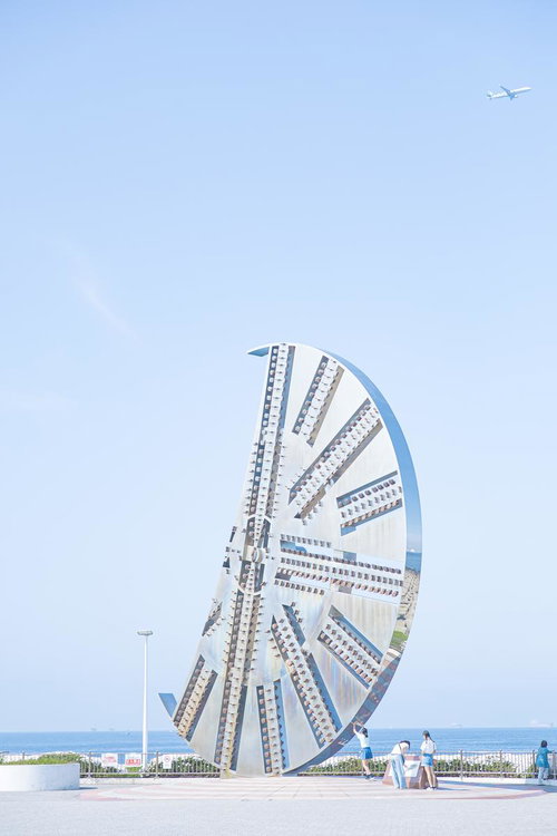 海ほたるの展望デッキに立つシールドマシンオブジェ