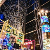 クリスマスモード全開のLangham Placeの子供向けコーナーの写真