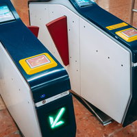 世界で初めてFelicaが導入された香港の地下鉄の自動改札機の写真