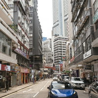 香港の尖沙咀、カーナーボンロードの街並みの写真