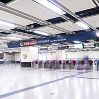 香港の尖沙咀駅と構内で繋がっている尖東駅の改札の写真