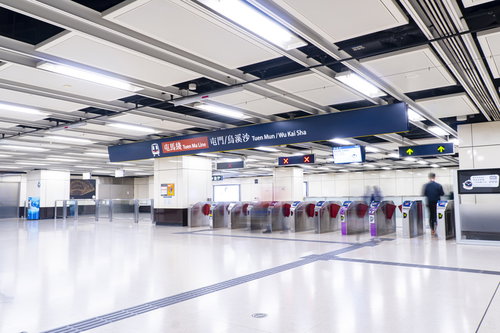 香港の尖沙咀駅と構内で繋がっている尖東駅の改札