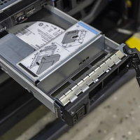 SSDの寿命が来たのでサーバーラックのディスク交換している最中の写真