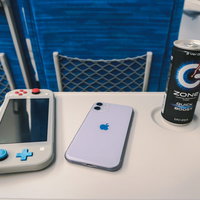 帰りの新幹線はエナジードリンク、スマホ、ゲーム機で時間つぶしの必須アイテムの写真