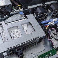 Intel製SSDを搭載したDELLサーバの内部の写真
