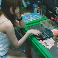 商店の看板娘は今日も塩対応でレジ作業をこなすの写真