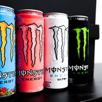 4種類のMonster Energyエナジードリンクの写真
