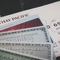 これから搭乗手続きするお！ ワイのクレカを見てクレメンス。の写真