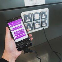 山並みの向こうに見える富士山の写真