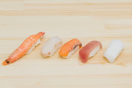 コンビニで売れ残ったカピカピに乾いた寿司