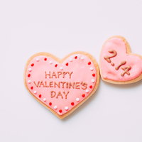 ピンクのアイシングハートクッキー HAPPY VALENTINE'S DAYの写真