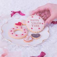 HAPPY VALENTINEピンクのハートクッキーの写真