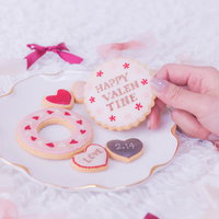 ハッピーバレンタイン、ピンクのアイシングクッキーの写真