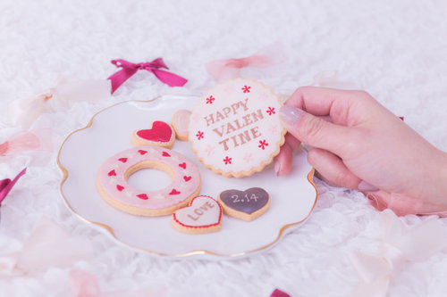 ハッピーバレンタイン、ピンクのアイシングクッキー