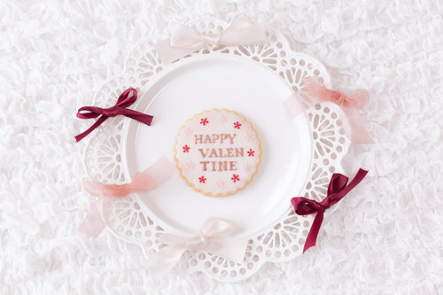 HAPPY VALENTINE のハートクッキーとリボン