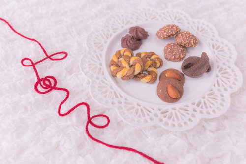 運命の赤い糸とハート形クッキー、ラブ