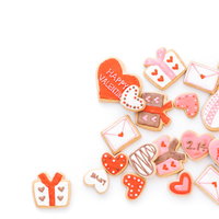 バレンタインデーのハート型アイシングクッキーの写真