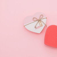 恋が叶うハート型ギフトボックス、バレンタインプレゼント用品の写真