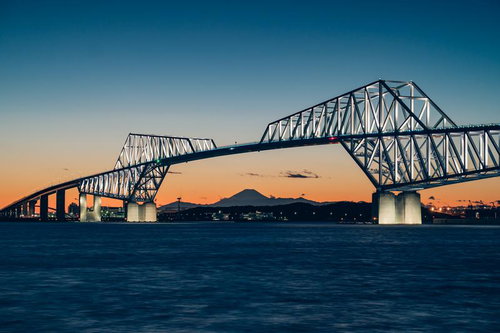 東京湾とゲートブリッジと富士山の夕焼け空