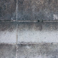 白華現象が見られるグレーのブロック塀と目地のテクスチャーの写真