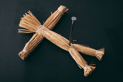 封淫！藁人形と五寸釘