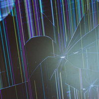 PCモニターに物を投げつけたら液晶画面の表示がドット状にバグってしまったの写真