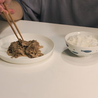 牛皿と白米のセット、箸付き、和食定食、昼食の写真