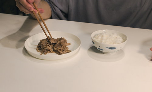牛皿と白米のセット、箸付き、和食定食、昼食
