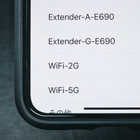 スマートフォンのネットワーク一覧に表示されたWi-Fi 5GHz接続の写真