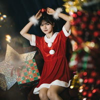 クリスマスプレゼントを持ってサンタコスで待ち遠しいなの写真