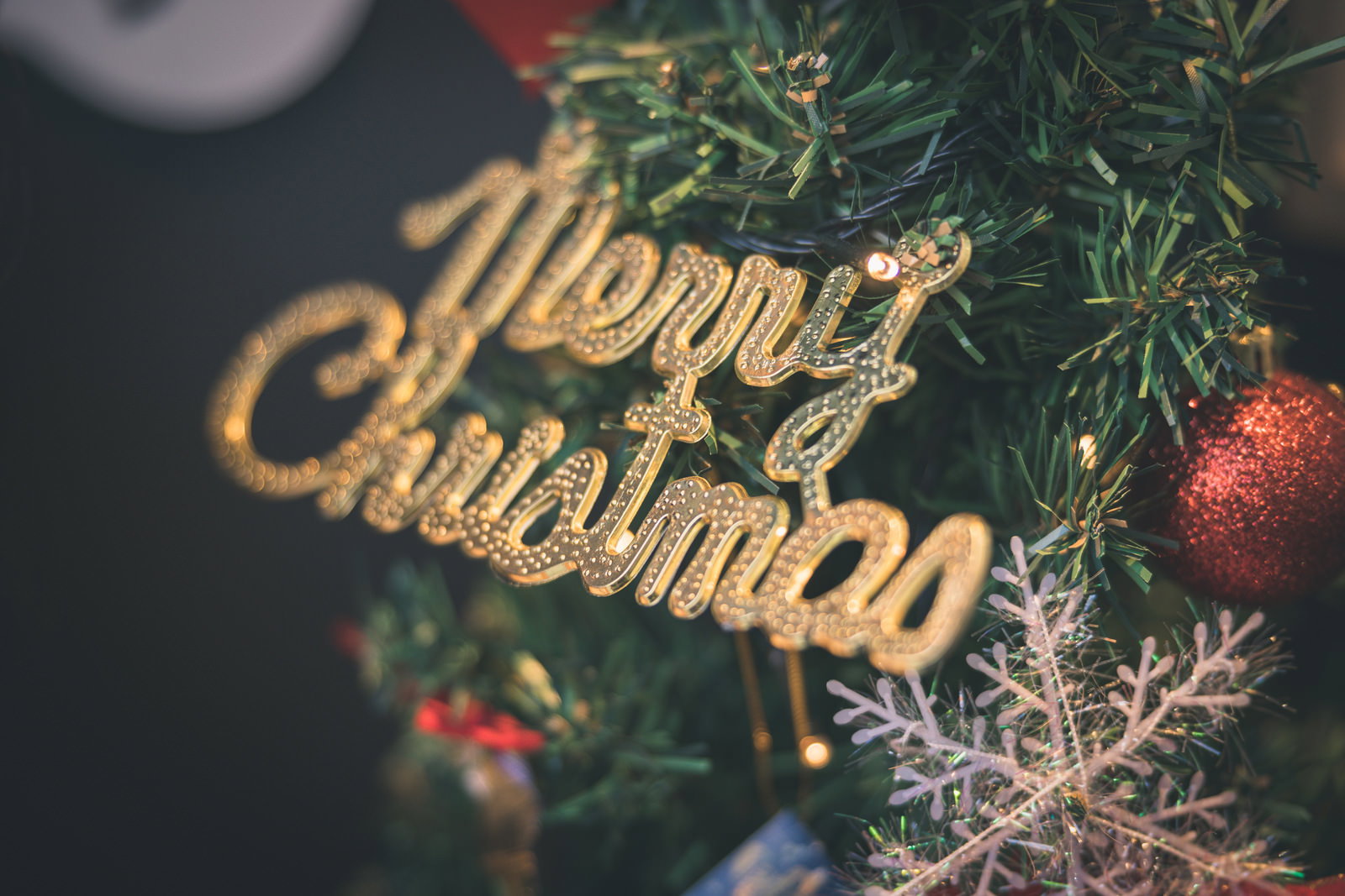 クリスマスツリーのMerry Christmas文字オブジェ