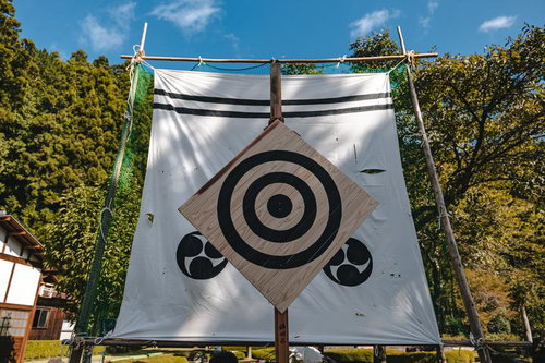 古殿八幡神社の流鏑馬で狙われる的 - 伝統武術の標的