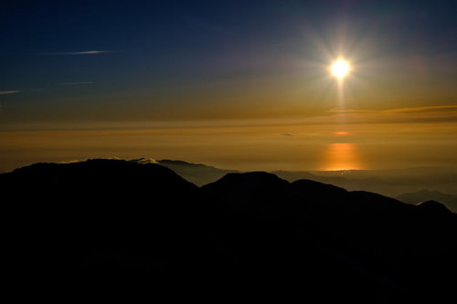 夕暮れと白馬岳のシルエット