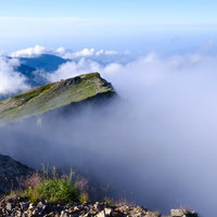 雲海に浮かびあがる北アルプス白馬連峰の朝焼けの写真
