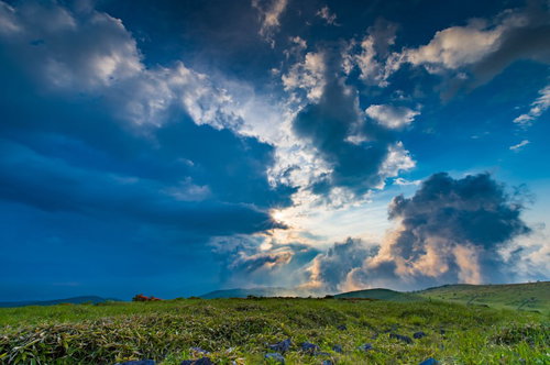 蝶々深山の夕暮れ時の高原風景