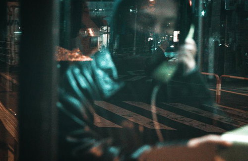 公衆電話から指示をする闇バイトの主犯格