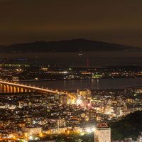 徳島県の夜景を一望できる山からの眺め 夜間撮影スポットの写真