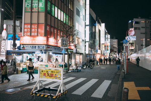 夜間歩行者天国の横浜パルナード通り南幸交差点