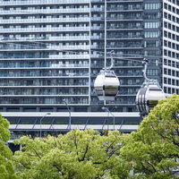横浜みなとみらいのエアキャビン（都市型循環式ロープウェイ）の写真