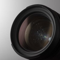 レンズ内部に結露した水滴痕が残るカメラの状態の写真