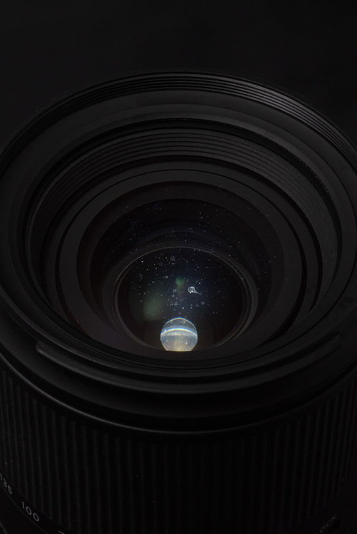 カメラレンズ内に結露で発生した水滴の跡と光学性能への影響