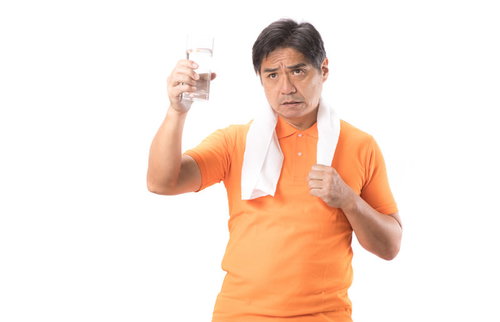 禁酒中につき運動後は決まって水のお父さん