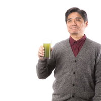 青汁の良さを伝えるお父さんの写真