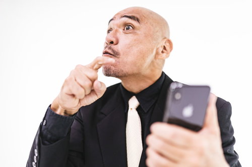 SNSの投稿にイチャもんをつける強面のおっさん