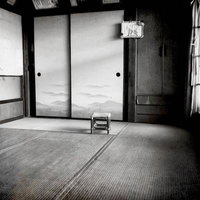 昭和時代の和室を白黒写真で撮影した日本の歴史の写真